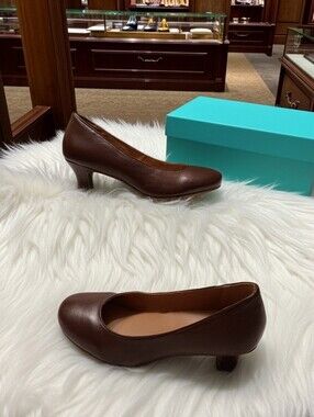 New ARRAY Flatter Brown Leather Low Kitten Heel Pump 6.5M